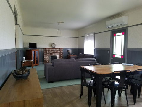 Wagga Wagga Country Cottages - Hervey Bay Accommodation 0