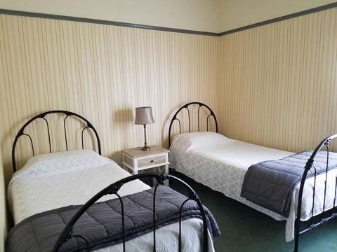 Wagga Wagga Country Cottages - Hervey Bay Accommodation 3