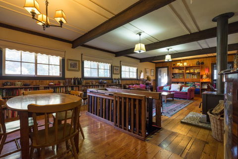 Walhalla Coach House - Hervey Bay Accommodation 3