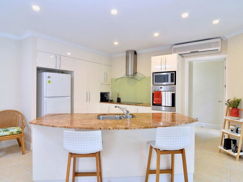 Walk To The Ocean In Five Minutes - Tourism Hervey Bay 1