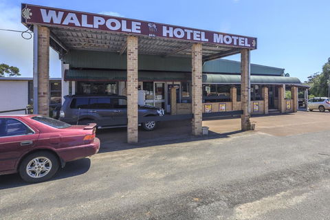 Walpole Hotel Motel - Hervey Bay Accommodation 1