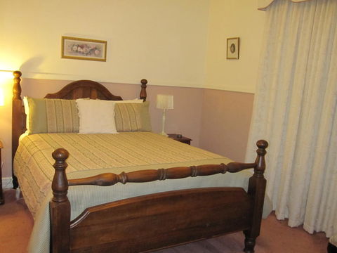Walton House Bed & Breakfast - Hervey Bay Accommodation 2