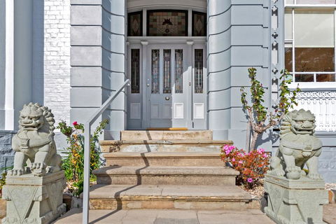 Waratah On York - Hervey Bay Accommodation 2