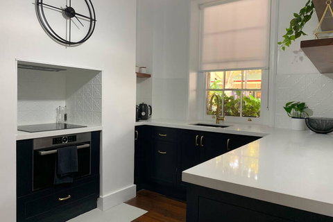 Warders Cottage: Iconic Cottage In The Heart Of Freo - Tourism Hervey Bay 3