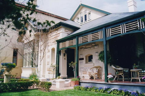 Water Bay Villa Bed & Breakfast - Hervey Bay Accommodation 0