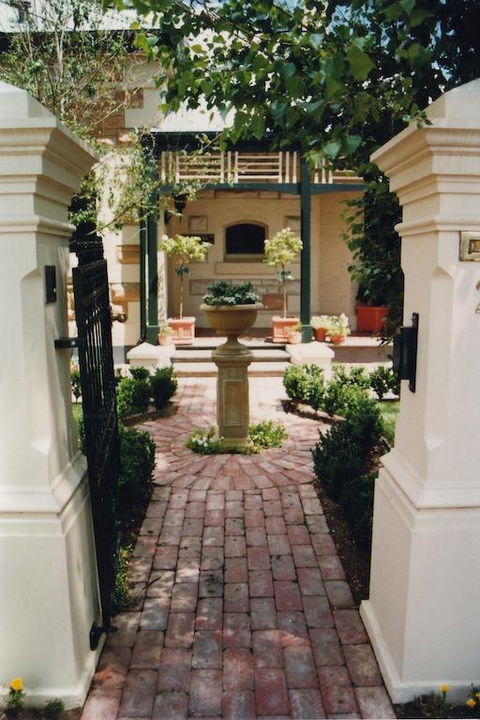 Water Bay Villa Bed & Breakfast - Hervey Bay Accommodation 3