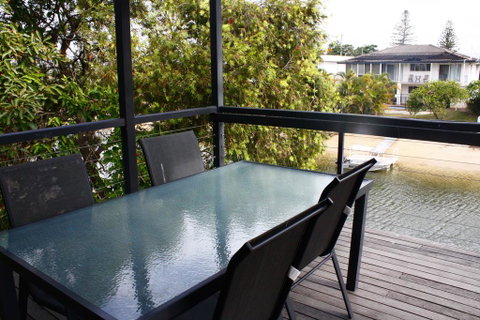 Water Front Room - Hervey Bay Accommodation 2