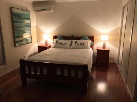 Water Front Room - Hervey Bay Accommodation 0