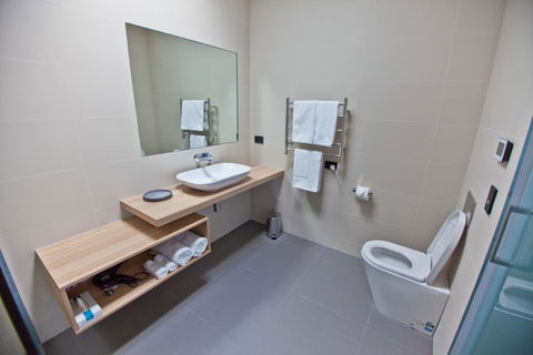 Waterfront Apartments - Hervey Bay Accommodation 2