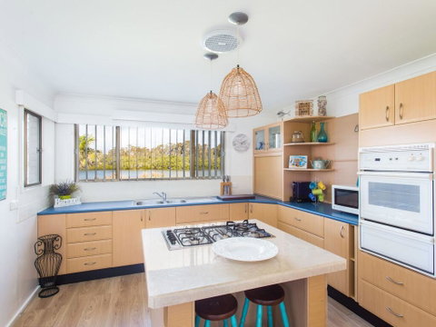 Waterfront At Point Road - Hervey Bay Accommodation 1