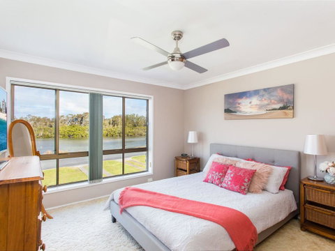 Waterfront At Point Road - Hervey Bay Accommodation 0