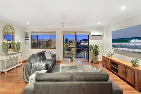 Waterfront Boutique Apartment - Personal Concierge - Hervey Bay Accommodation 0