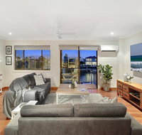 Waterfront boutique apartment - Personal concierge - Hervey Bay Accommodation