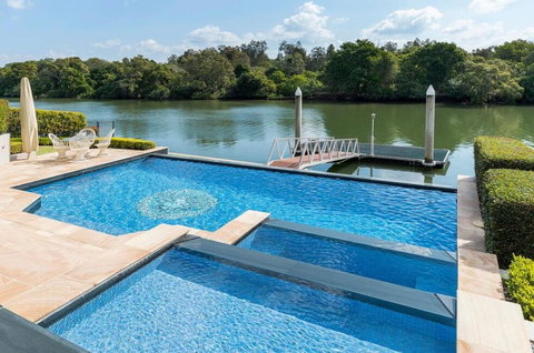 Waterfront Home / Amazing Place To Be - Hervey Bay Accommodation 3