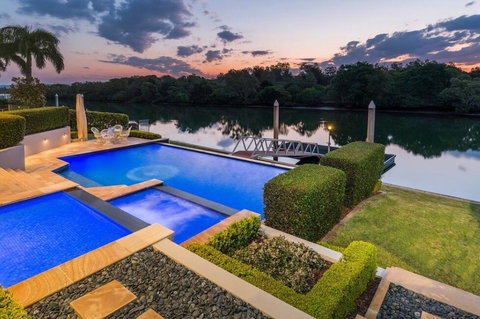 Waterfront Home / Amazing Place To Be - Hervey Bay Accommodation 1