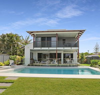 WATERFRONT HOME BORDERING MOOLOOLABA - Hervey Bay Accommodation