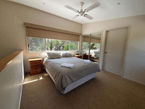 Waterfront Retreat At Wattle Point - Hervey Bay Accommodation 3