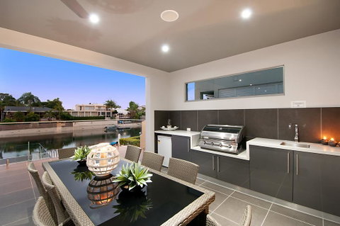 Waterfront Splendour - Hervey Bay Accommodation 1