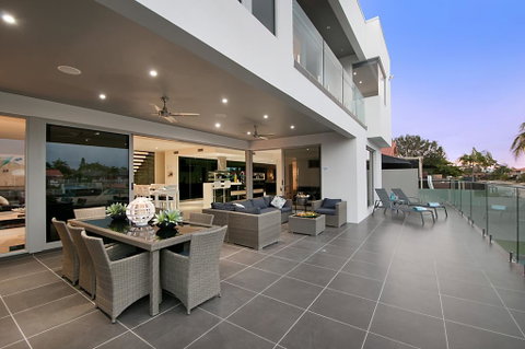 Waterfront Splendour - Hervey Bay Accommodation 0