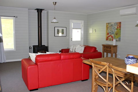 Amelina Cottages - Tourism Hervey Bay 37