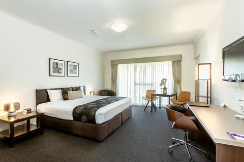 Blazing Stump Motel & Suites - Hervey Bay Accommodation 0