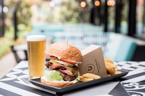 The Dingley Hotel - Tourism Hervey Bay 10