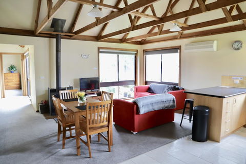 Red Ceder Cottage - Great Ocean Road - Port Campbell - Hervey Bay Accommodation 12