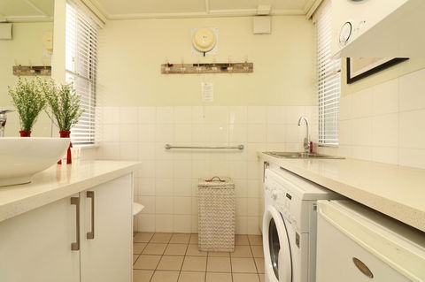 Colour Pop Fitzroy - 3 Bedroom Pet Friendly - Tourism Hervey Bay 18
