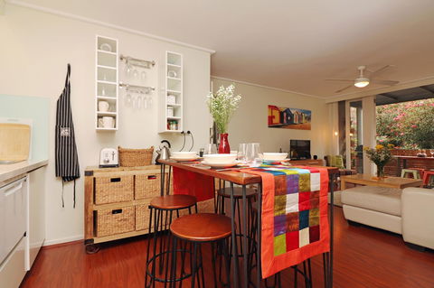 Colour Pop Fitzroy - 3 Bedroom Pet Friendly - Tourism Hervey Bay 0