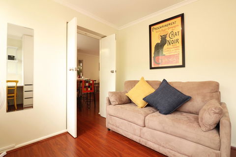 Colour Pop Fitzroy - 3 Bedroom Pet Friendly - Tourism Hervey Bay 17