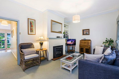 Edge17 Port Fairy Wharf - Tourism Hervey Bay 0