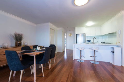 St Kilda Road Park View 3 Bedroom Luxury Apartment - Hervey Bay Accommodation 1