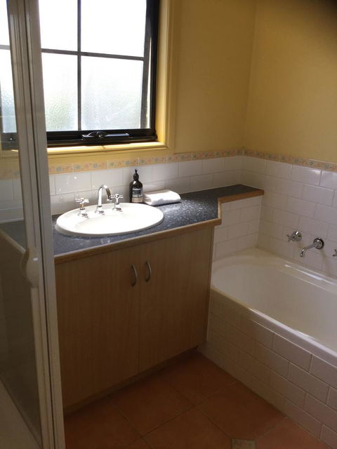 At The Beach Apartments - Tourism Hervey Bay 9