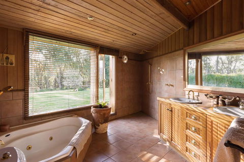 Kangaroo Manor - Hervey Bay Accommodation 19