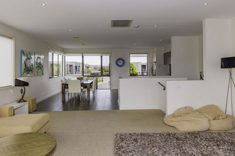 1 Pebble Place - Hervey Bay Accommodation 4