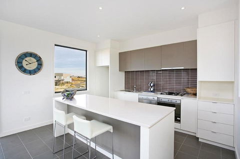 1 Pebble Place - Hervey Bay Accommodation 2