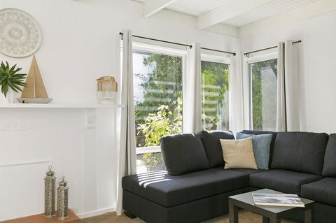 Mysa Anglesea Sleeps 7 WiFi SmartTV Cafes Shops - Tourism Hervey Bay 0