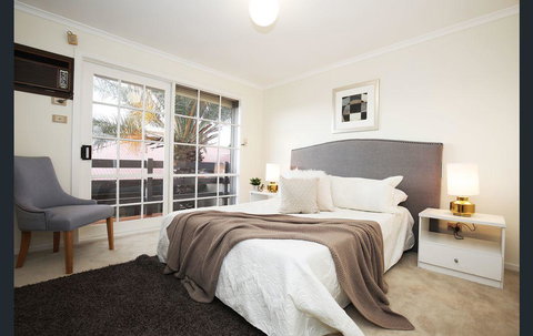 The Gallery Hours - Hervey Bay Accommodation 0