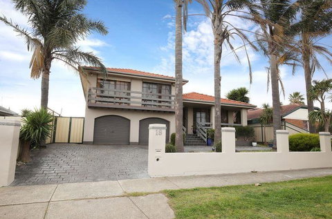 The Gallery Hours - Hervey Bay Accommodation 7