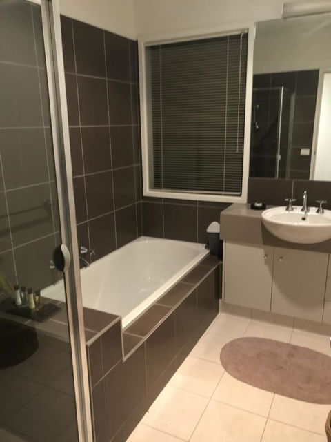 Black Lotus Townhouse - Hervey Bay Accommodation 10