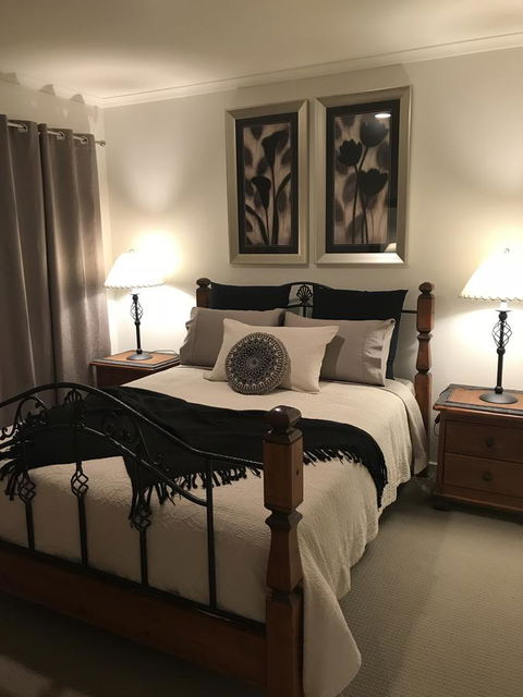 Black Lotus Townhouse - Hervey Bay Accommodation 5
