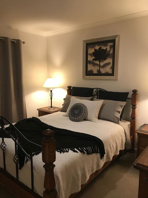 Black Lotus Townhouse - Hervey Bay Accommodation 4