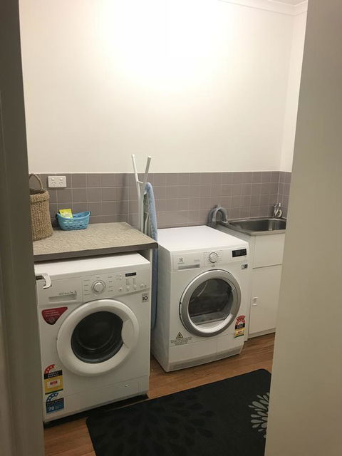 Black Lotus Townhouse - Hervey Bay Accommodation 11