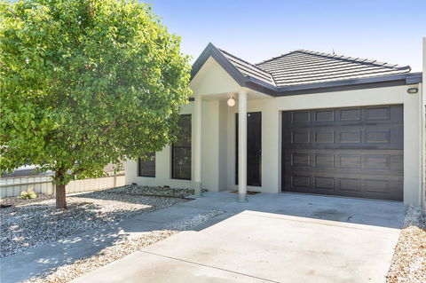Black Lotus Townhouse - Hervey Bay Accommodation 0