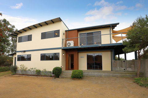Via Nuova - Tourism Hervey Bay 0
