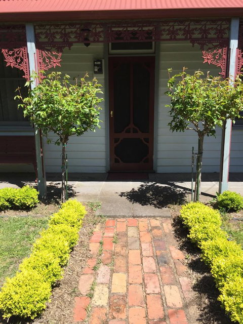 Airleigh-Rose Cottage - Tourism Hervey Bay 3