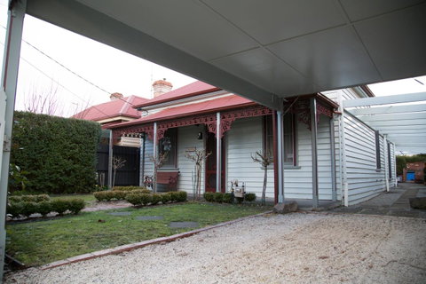 Airleigh-Rose Cottage - Tourism Hervey Bay 4