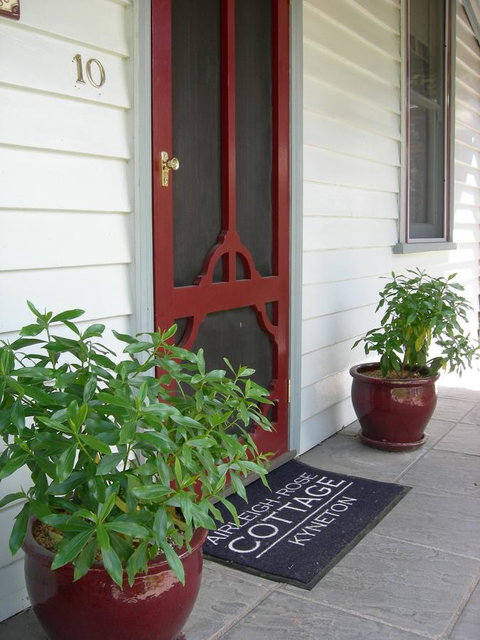 Airleigh-Rose Cottage - Tourism Hervey Bay 28