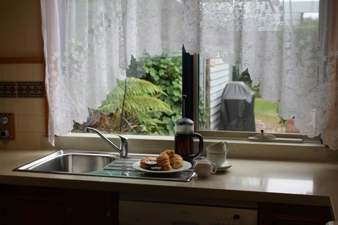 Airleigh-Rose Cottage - Tourism Hervey Bay 33
