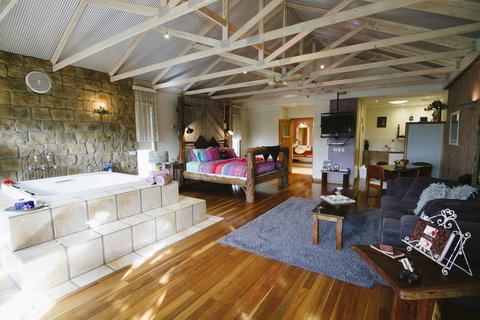 Ditto Daddy's - Hervey Bay Accommodation 16